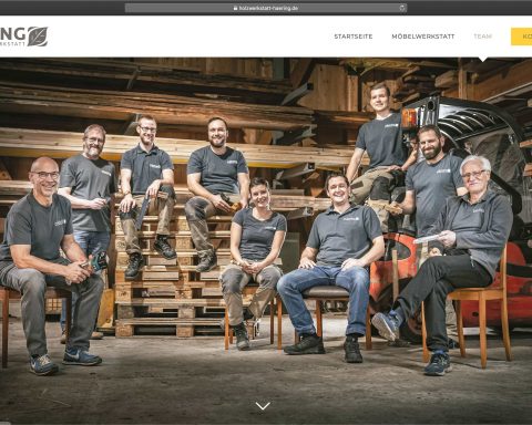 Mitarbeiterfotos auf der neuen Webseite im modernen Webdesign Fotos der Mitarbeiter in den Geschäftsräumen und Werkstatt des Betriebs vom Fotografen im Raum Lahr, Emmendingen, Offenburg und Freiburg vom STUDIO MÜLLER eine Werbeagentur für Werbung, Grafik, Fotografie und Videografie für Design und Werbung