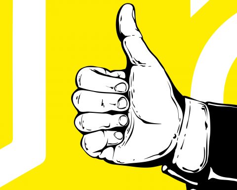 Eine Hand von einem Grafikdesigner oder Webdesigner einer Werbeagentur in Kenzingen, Herbolzheim, Ettenheim oder Lahr, zeigt den Daumen nach oben für gute und moderne Werbung, Grafik & Marketing für Logodesign, Gestaltung von Flyer und Broschüren, Firmenauftritt, Fahrzeugbeklebung und Werbemittel wie Anzeigen und Geschenke oder Social Media.