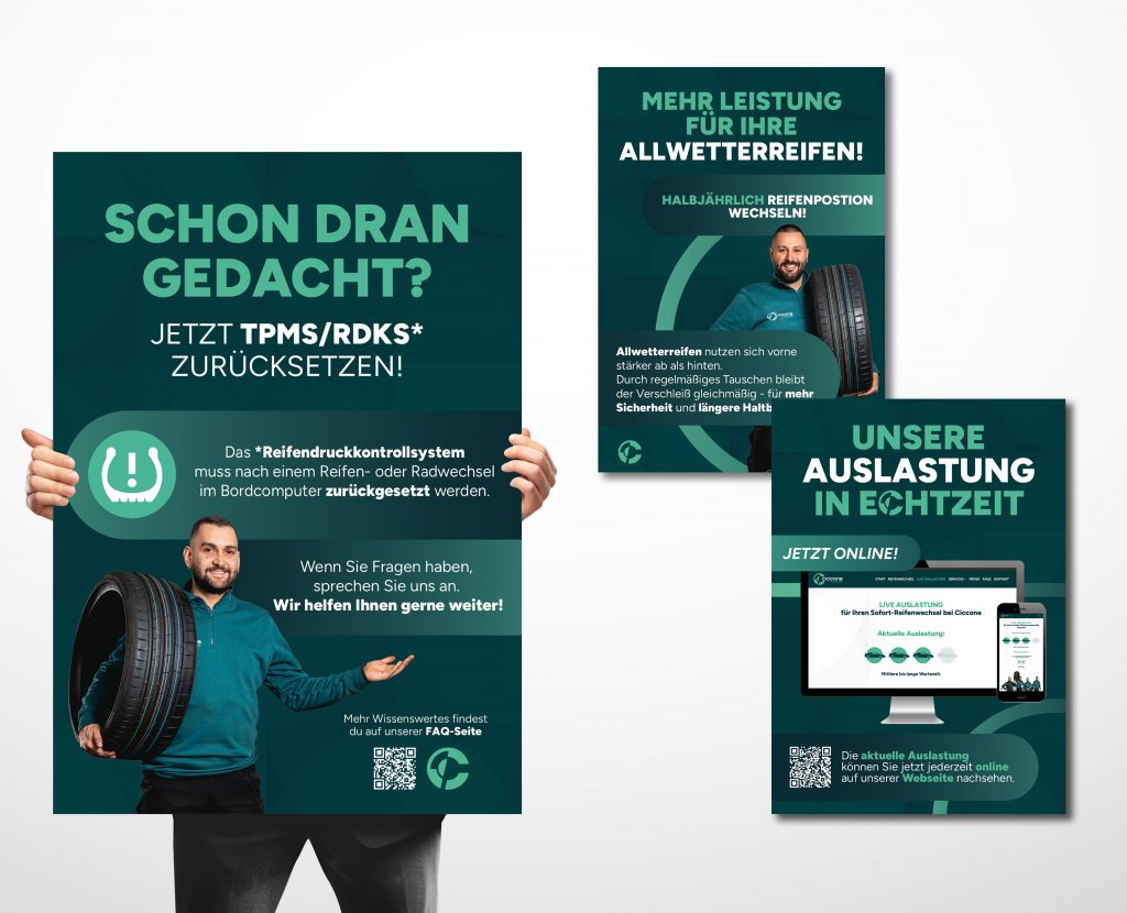 Drei unterschiedliche Poster im neuen Rebranding von Pneuservice Ciccone. Links ist eine verdeckte Person mit einem Poster in den Händen zu sehen. Zu lesen ist eine Erinnerung daran, das Reifendruckkontrollsystem nach einem Reifen-oder Radwechsel zurückzusetzen. Abgebildet ist ein freundlich lächelnder Mitarbeiter mit einem Reifen um den Arm, der auf den Text hinweist, bei Fragen das Team anzusprechen. Auf einem anderen Poster steht die Erinnerung, dass Allwetterreifen halbjährlich invertiert werden müssen. Hier ist ebenfalls ein freundlicher Mitarbeiter mit einem Reifen um den Arm zu sehen. Auf dem letzten Poster liest sich die Information, dass jetzt die Auslastung in Echtzeit nun online ist und man diese jederzeit auf der Webseite nachsehen kann. In der Mitte des Posters sieht man einen Computer und ein Smartphone, die die Auslastung anzeigen.